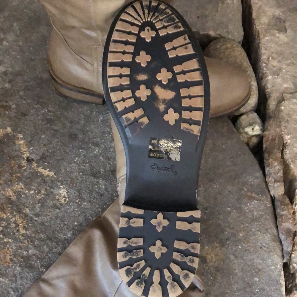 Boots - Picture 3 of 5